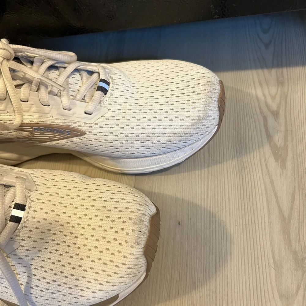 Brooks Women’s Anthem 6 Neutral Running Shoe - Picture 2 of 6